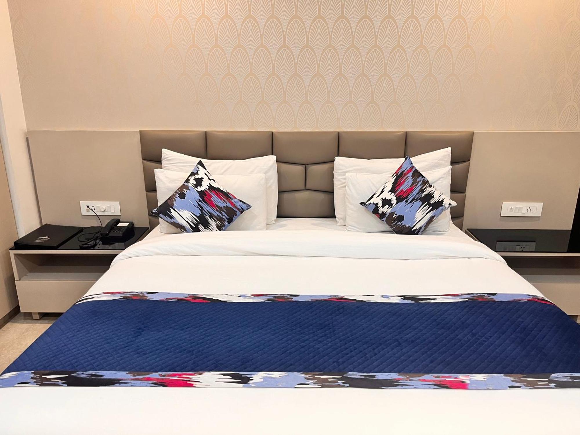 Gazebo Inn & Suites Medanta Gurgaon Exteriör bild