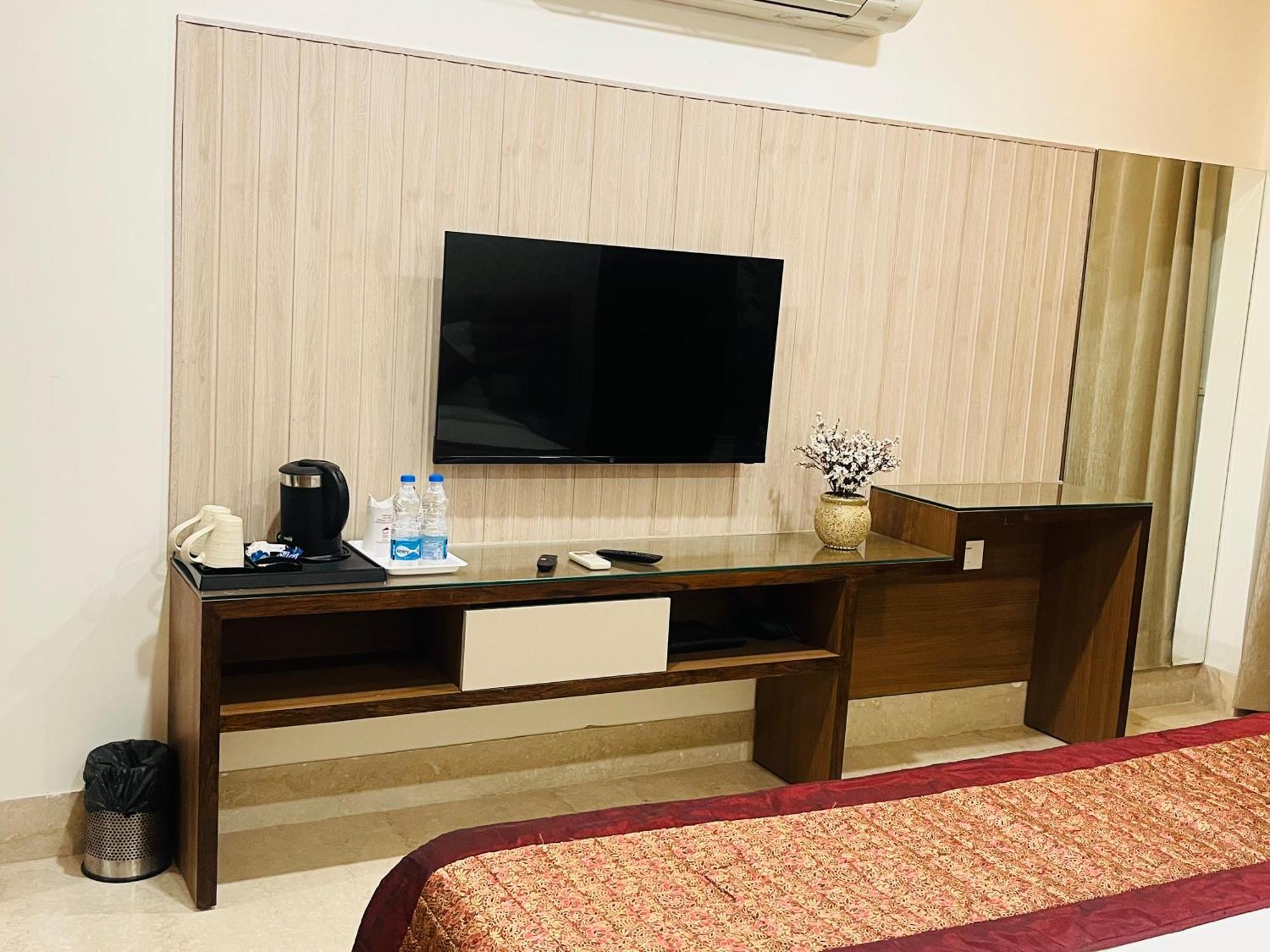 Gazebo Inn & Suites Medanta Gurgaon Exteriör bild